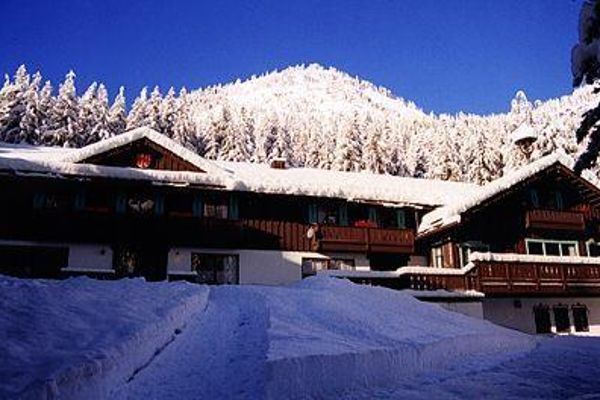 CRYSTAL MOUNTAIN HOTELS (Enumclaw)